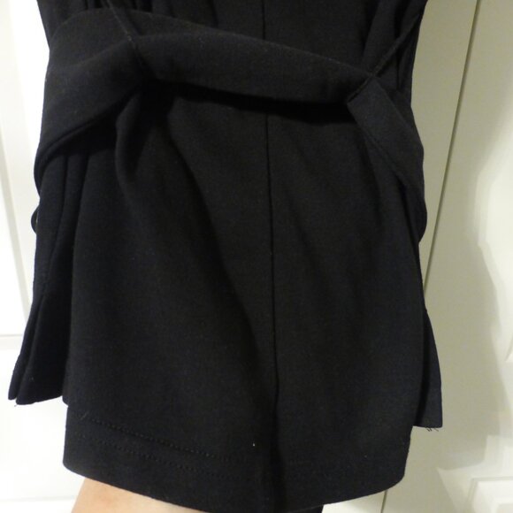 LE CHATEAU black short sleeve casual top with removable waist belt - Picture 6 of 6